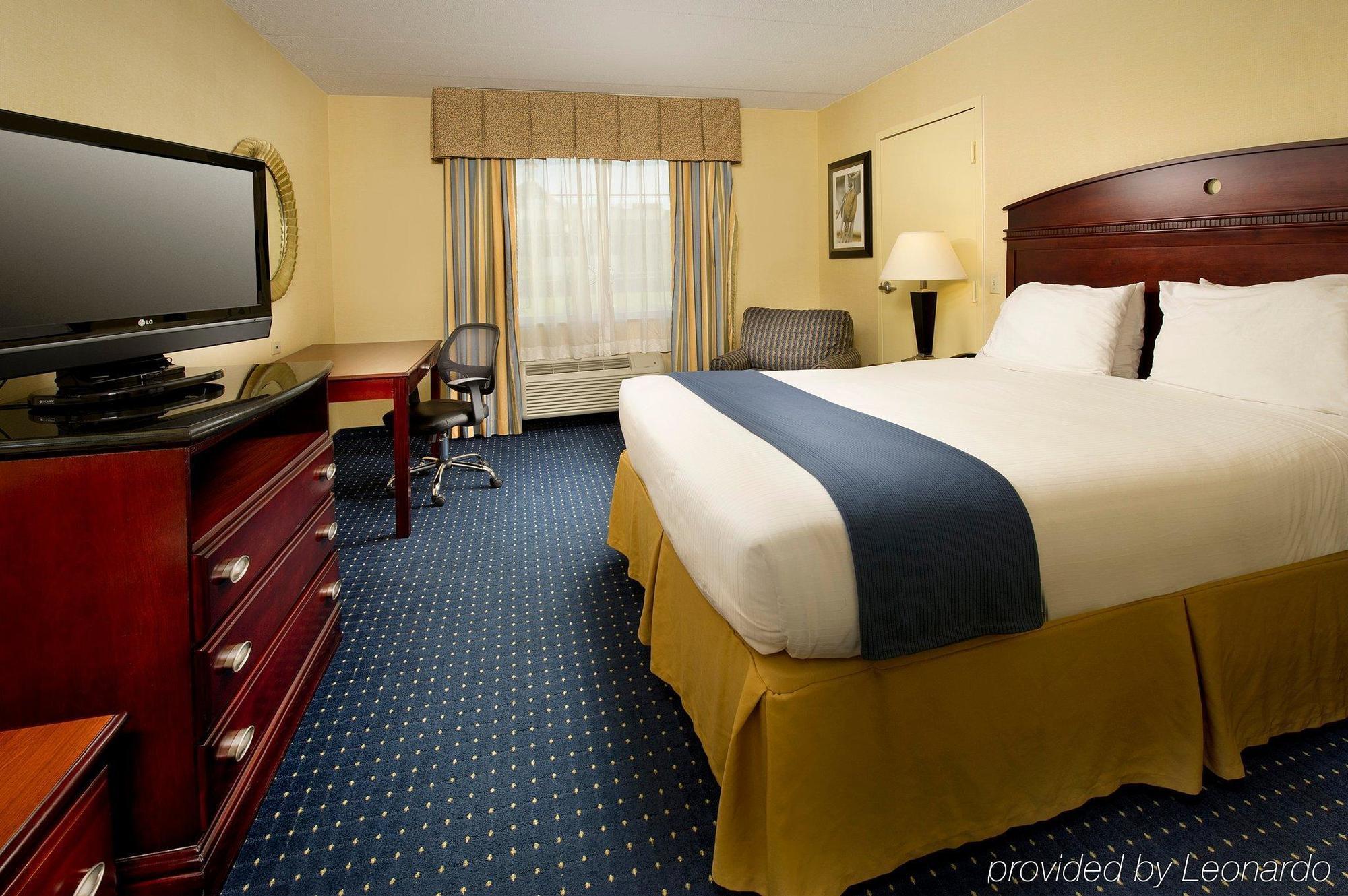 Express & By Ihg 3*