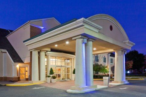 Hotel Express & By Ihg 3*