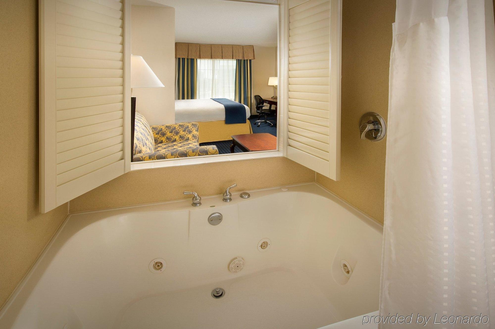 Express & By Ihg Hotel 3*